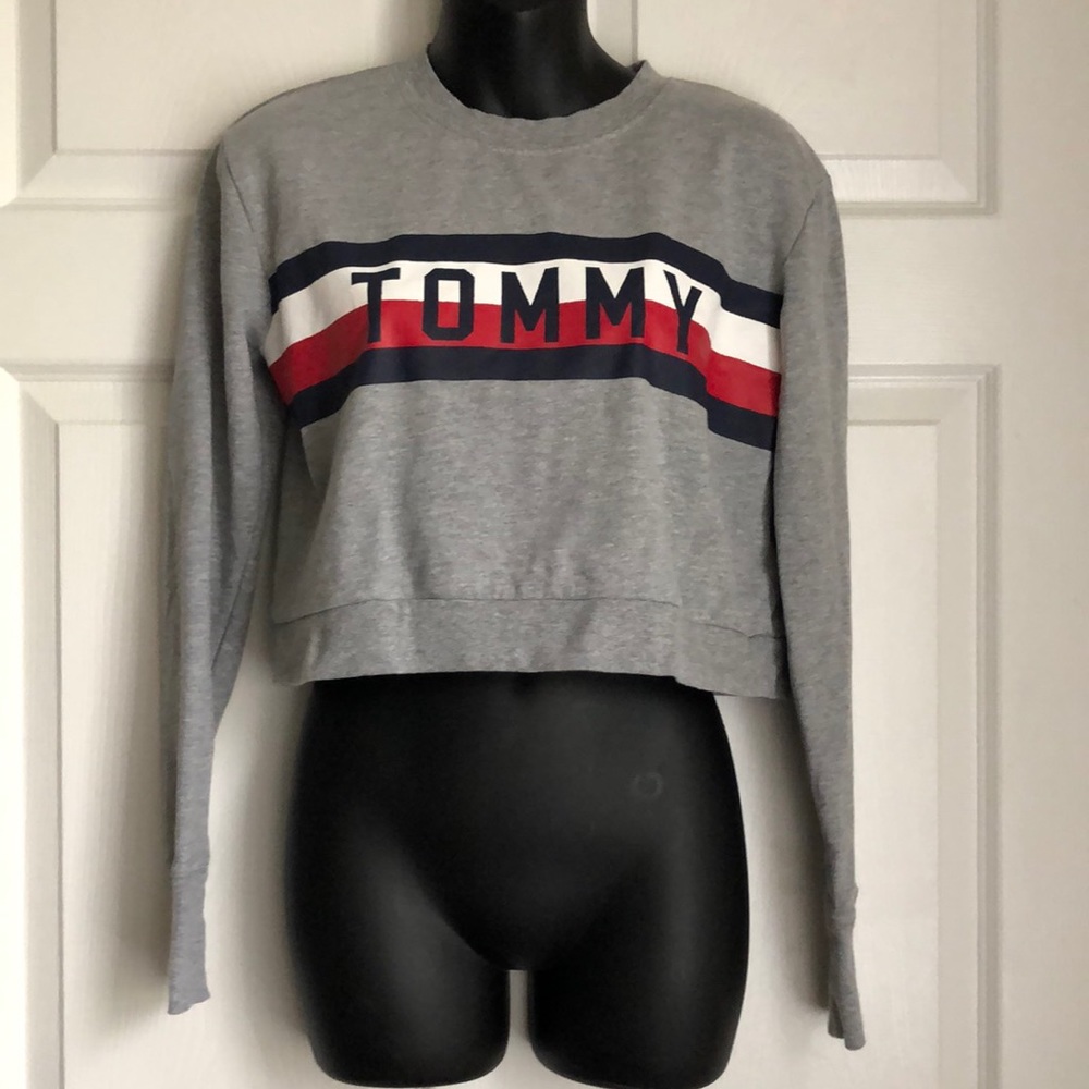 Tommy Hilfiger X Urban Outfitters Global Stripe Crew-Neck cropped Sweatshirt